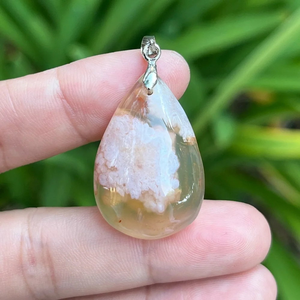 Sterling silver dainty flower agate pendant‎